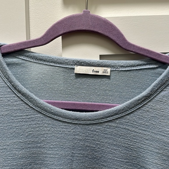 Aritzia Wilfred Free blue t shirt - Picture 3 of 4